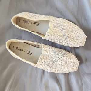 Toms lace shoes